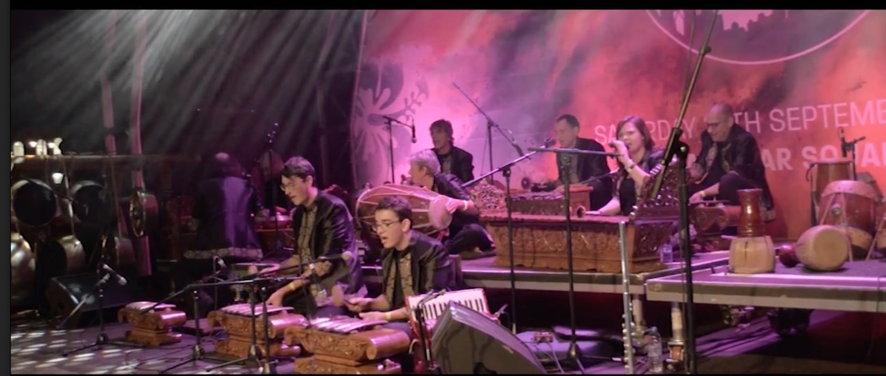 thumbnail_Kayu Gangsa Malay gamelan ensemble (Nottingham) performing Adrian Lees music at Trafalgar Square